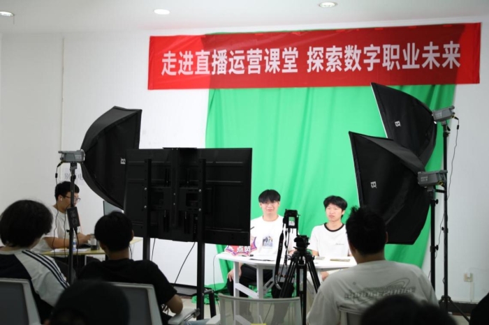 一技在手，一生无忧｜职教周双赛道联动直播间，解锁数字职教新玩法