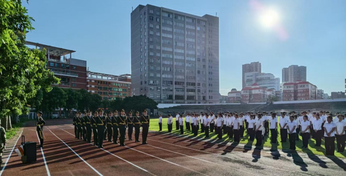 育志报国︱信息技术与人工智能学院举行升国旗仪式强化爱国主义教育